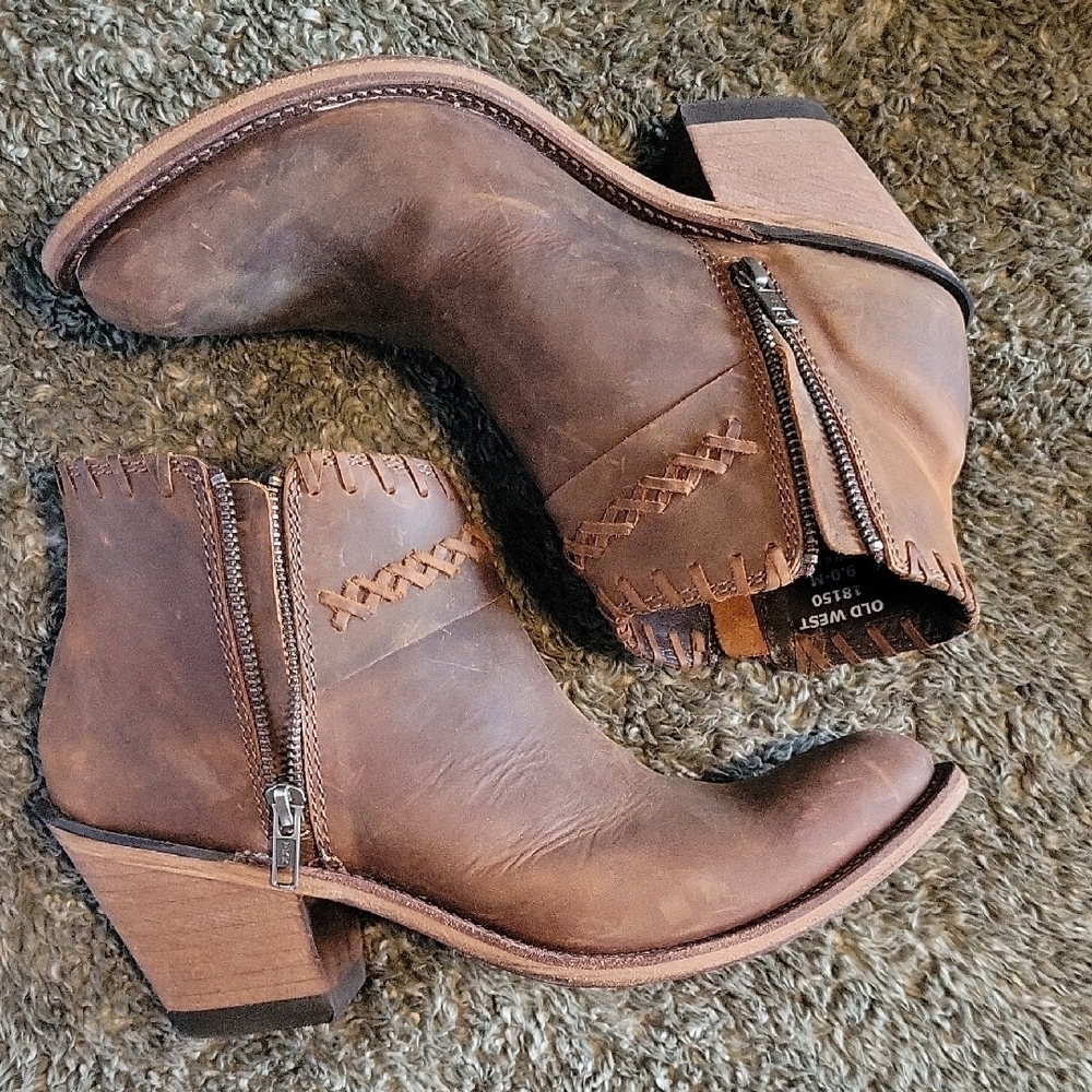 Old West Brown Ankle Booties with Classic Western Style